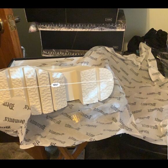 Demonia Batty Buckles Platform Ankle Boots NIB - Picture 5 of 6